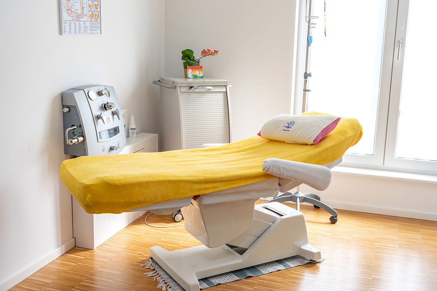 Colon Hydro Therapie - Sanfte Darmreinigung mit warmemWasser.<br />
Entlastet den Verdauungstakt und stärkt das Mikobiom